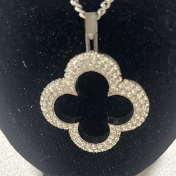 Beautiful necklace - Picture 3 of 3